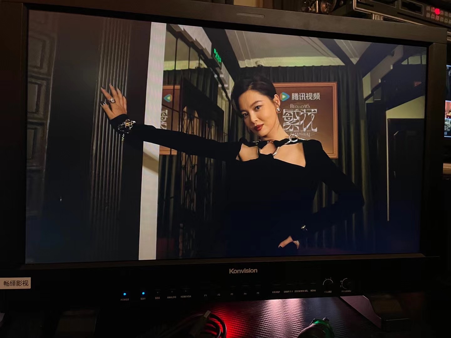 康維訊現(xiàn)身《繁花》開播首映禮，見證上海灘時(shí)代風(fēng)云的復(fù)刻